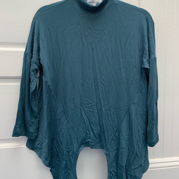 Long sleeved turtle neck too - Picture 2 of 3